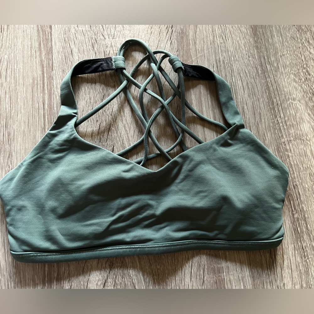 Lululemon free to be wild sports bra size 6